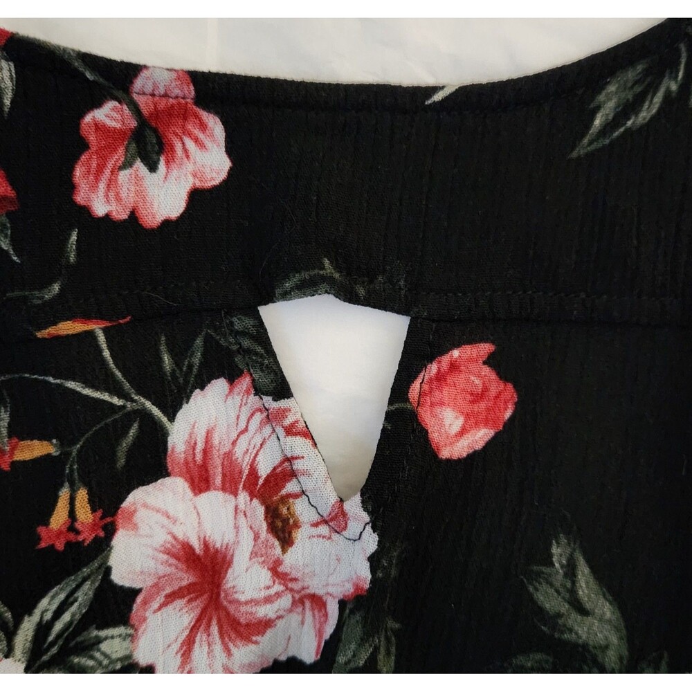 Torrid Women's Blouse Size 5 Black Floral Roses Pullover Flattering Romantic EUC - Picture 6 of 9
